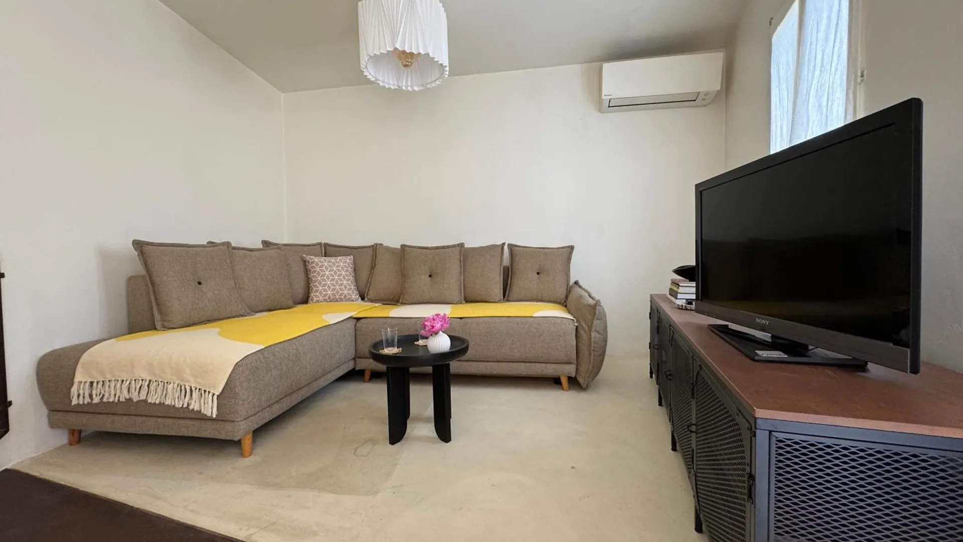 Maison Cosy Avec Rooftop Et Bbq - Roquette Arles France